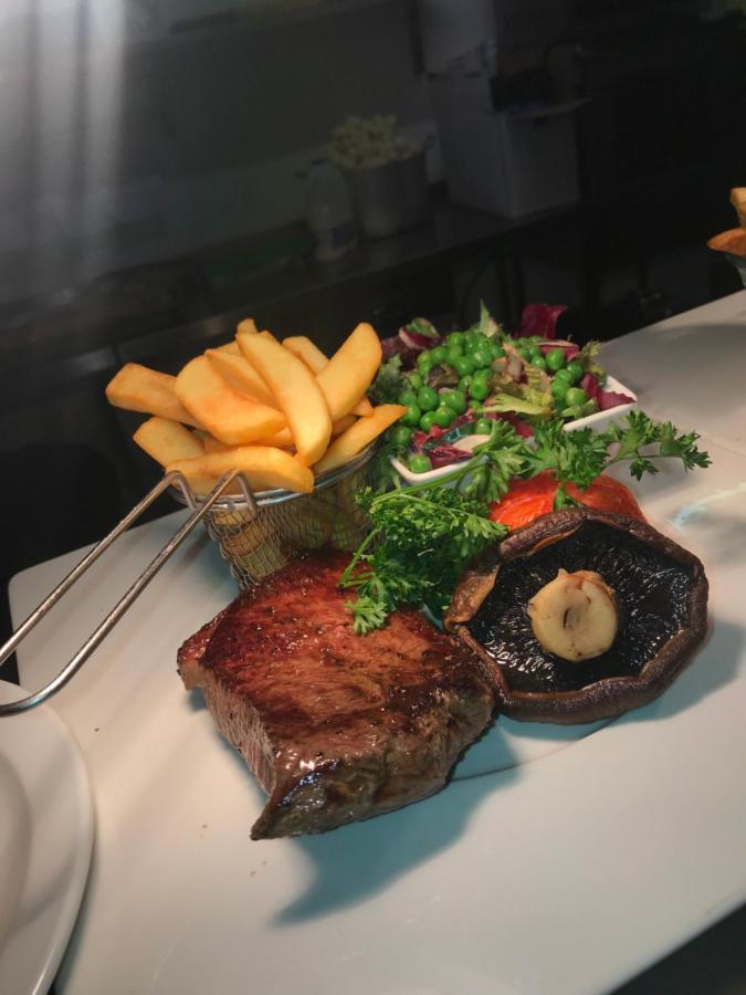 The Angel Inn Warminster Ngoại thất bức ảnh