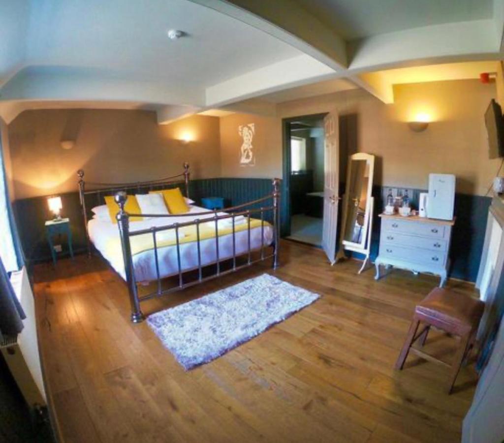 The Angel Inn Warminster Ngoại thất bức ảnh