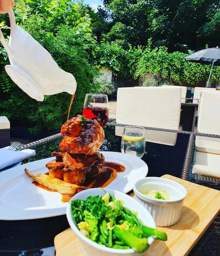 The Angel Inn Warminster Ngoại thất bức ảnh