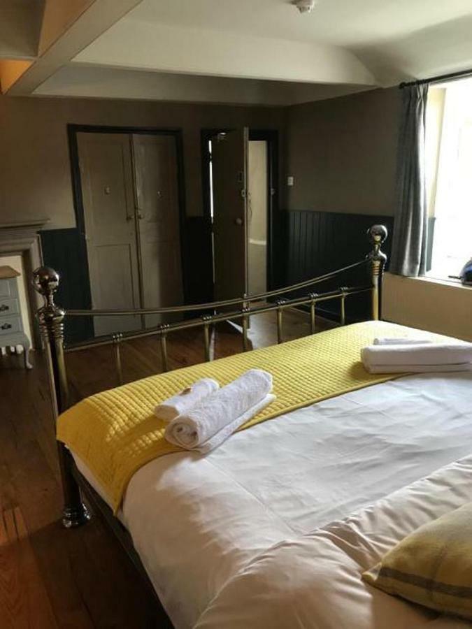 The Angel Inn Warminster Ngoại thất bức ảnh