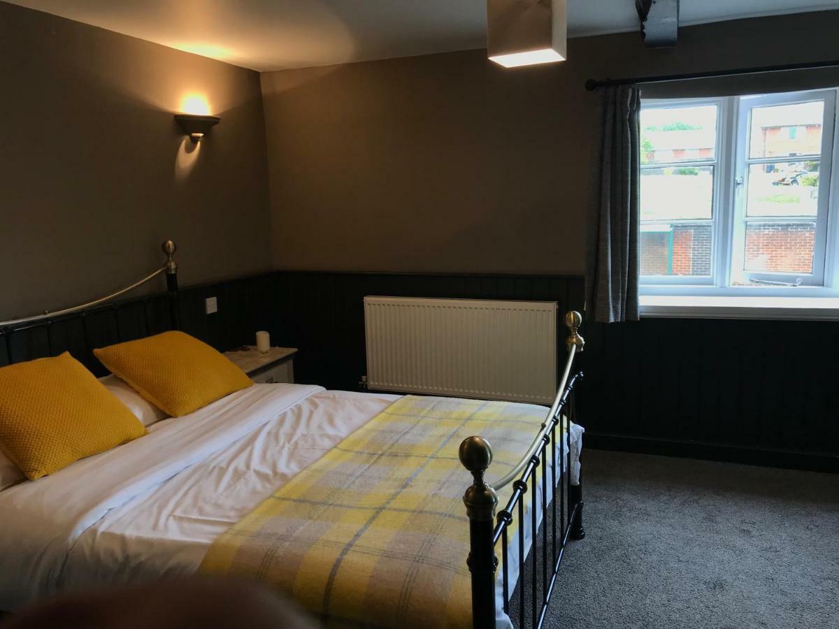 The Angel Inn Warminster Ngoại thất bức ảnh