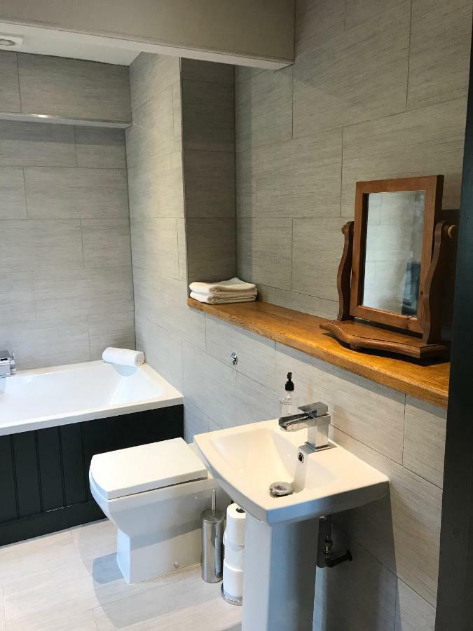 The Angel Inn Warminster Ngoại thất bức ảnh