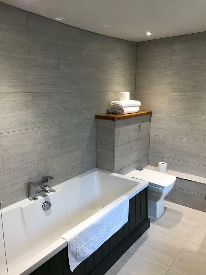 The Angel Inn Warminster Ngoại thất bức ảnh