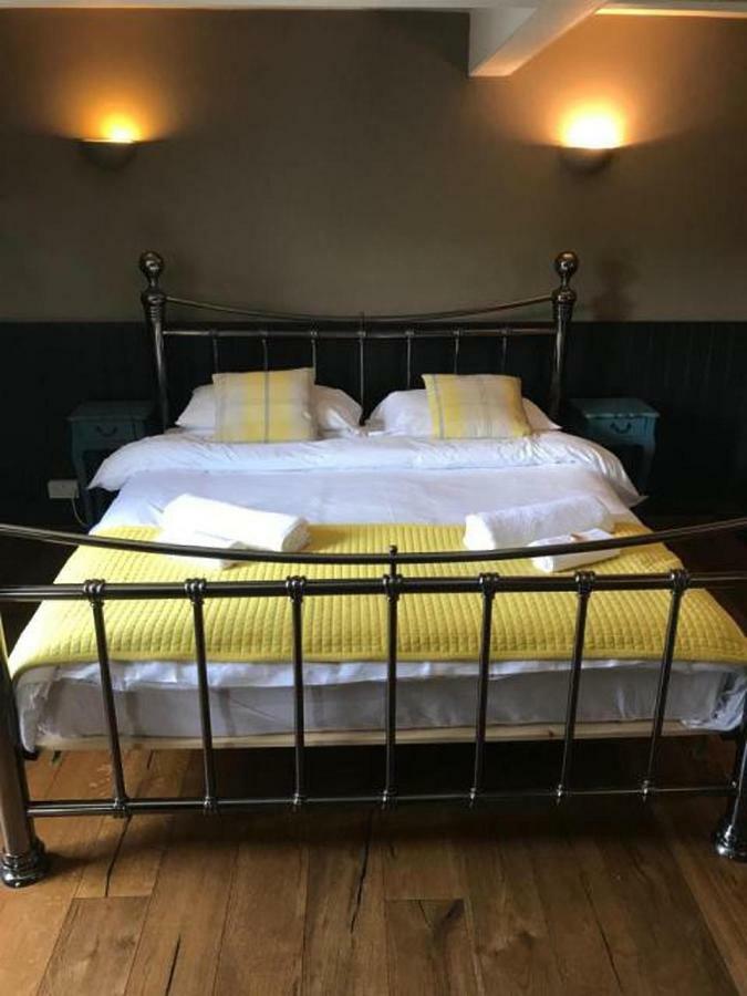The Angel Inn Warminster Phòng bức ảnh