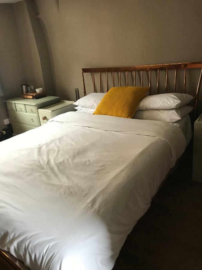 The Angel Inn Warminster Ngoại thất bức ảnh